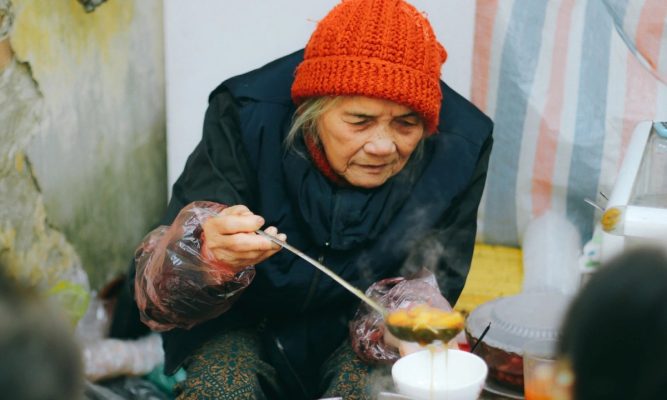 Silk Path - Cẩm nang du lịch Việt Nam - Thức quà đông Hà Nội - Chè sắn (1)