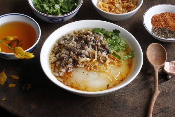 Silk Path - Cẩm nang du lịch Việt Nam - Thức quà đông Hà Nội - bánh đúc nóng