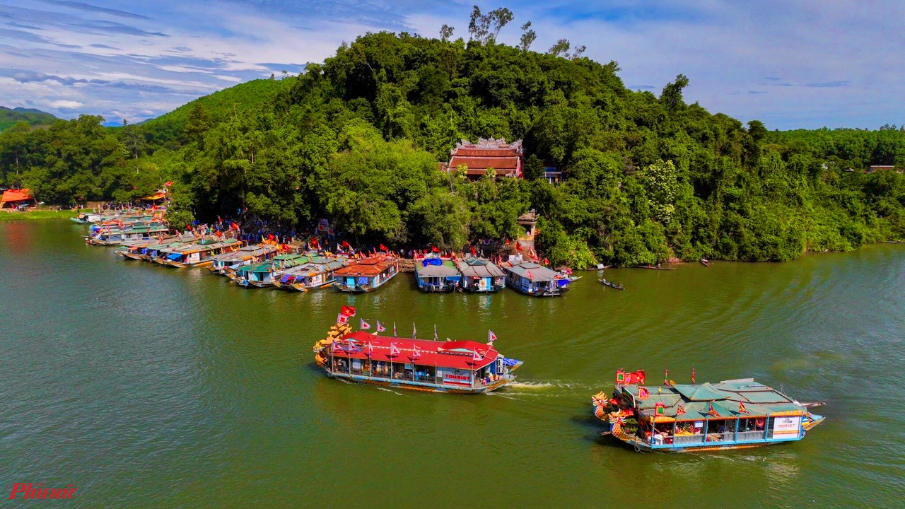 Silk Path Grand Hue - Hon Chen Temple - Temples & Pagodas | Travel Hue | Vietnam Travel Guide